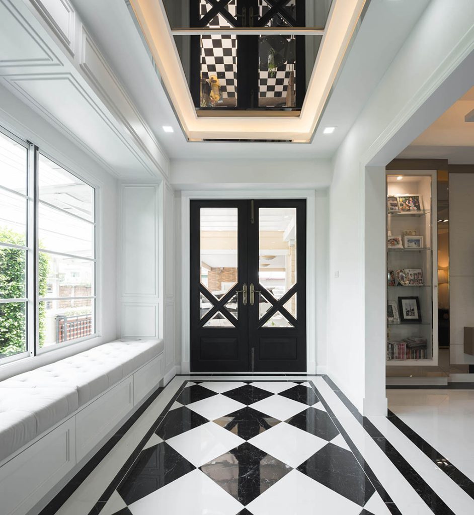 โถงทางเดินหน้าบ้านสไตล์ Modern Classic บ้านมัณฑนา บางนา-วงแหวน 1 | Walkway Interior Design Munthana Bangna Wongwaen 1