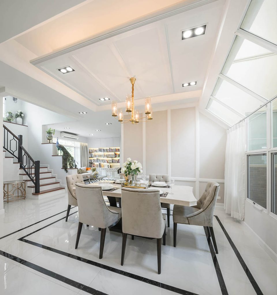 ห้องทานอาหารและพื้นที่ต่อเนื่องกับห้องนั่งเล่น บ้านมัณฑนา บางนา-วงแหวน 1 | Dining Area Interior Design Munthana Bangna Wongwaen 1