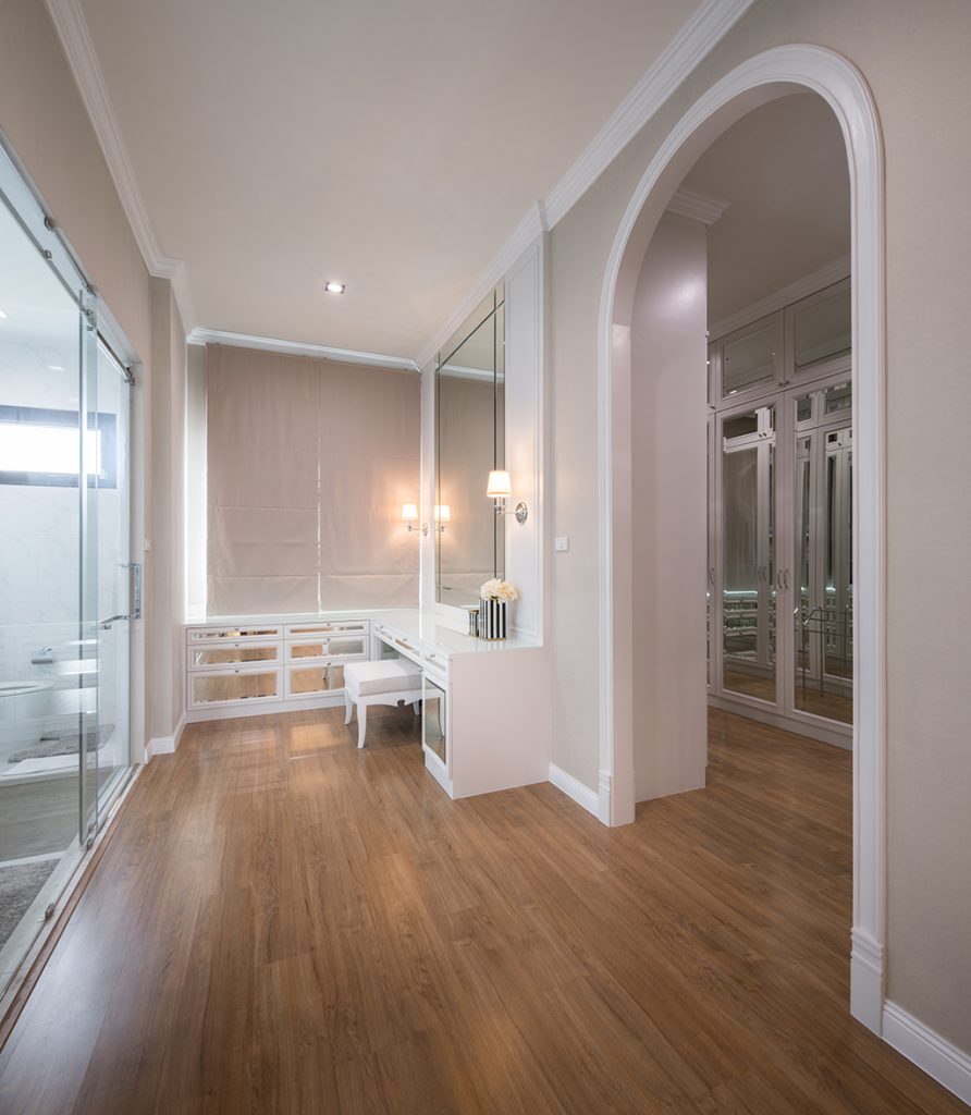 รับออกแบบตกแต่งภายใน โถงบ้าน High ceiling | Interior design hallway high ceiling Thailand